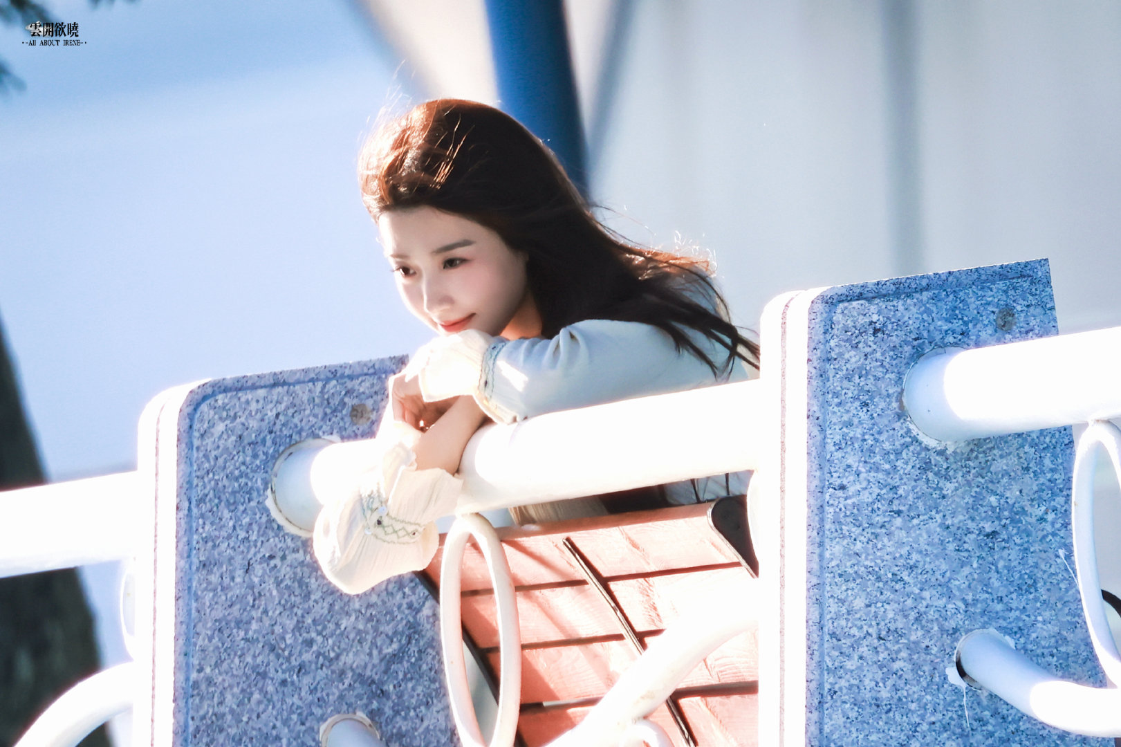 被卢昱晓折月亮路透美到了卢昱晓现代戏妆造真的好韩啊，随便一拍就很有氛围感！！​