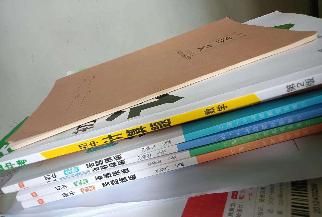 发现一个残酷的现实，教辅机构真的是不愿意收成绩太差的孩子[汗]女儿说班里有个