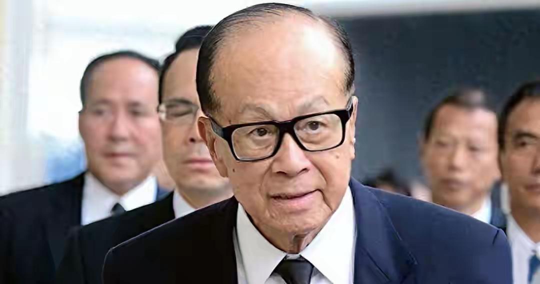 李嘉诚在巴拿马的投资算是栽大跟头了。1997年长和集团拿下巴拿马运河两端港口运