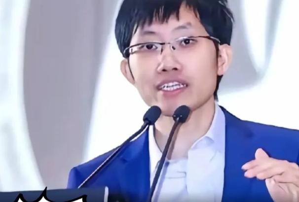 一夜之间，梁文锋的真实底色，被彻底扒在了阳光之下。这哪是什么国产AI的科技之光
