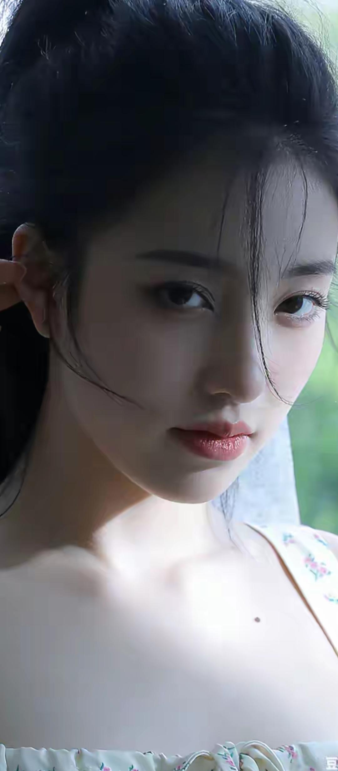 温柔少女，自然光下，清新脱俗