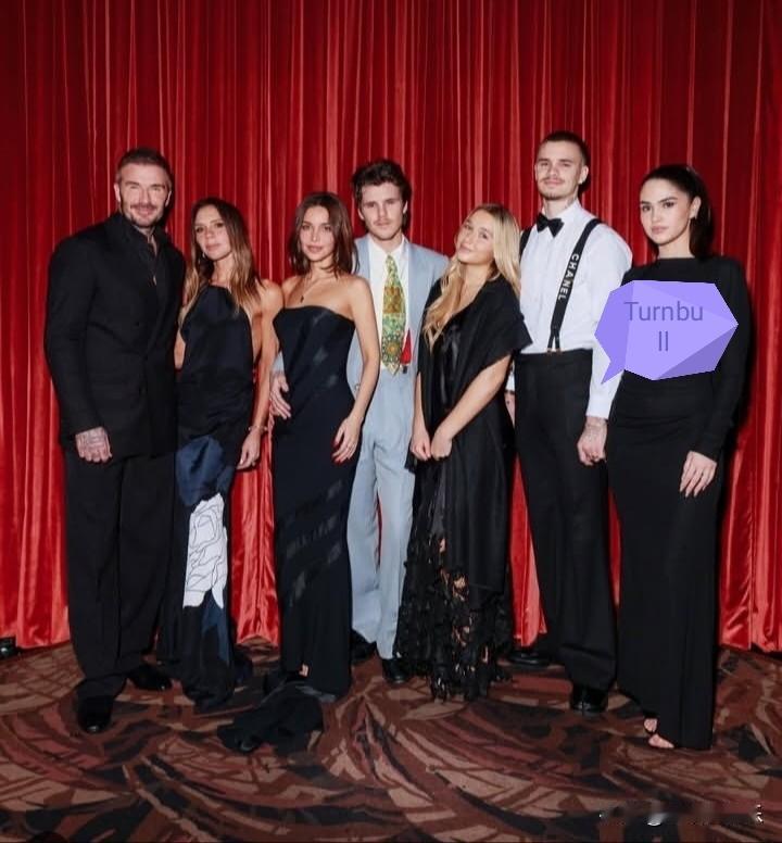 贝克汉姆夫妇在伦敦梅菲尔为小儿子举办奢华生日派对，庆祝克鲁兹21岁。小七穿着黑