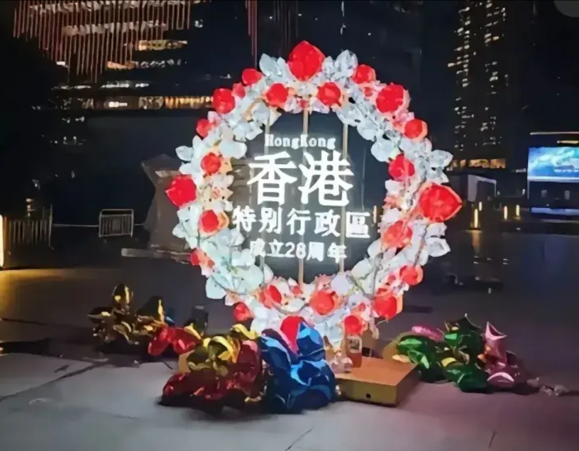 6月27号，李嘉诚的儿子李泽钜被赶出香港特首顾问团，以后他家靠边站；7月1号，香