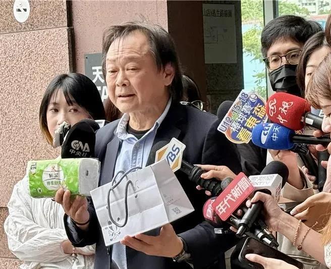 民进党立委“问世间，情为何物”的王世坚要赖清德以省长高度请823那7个罢免案的领