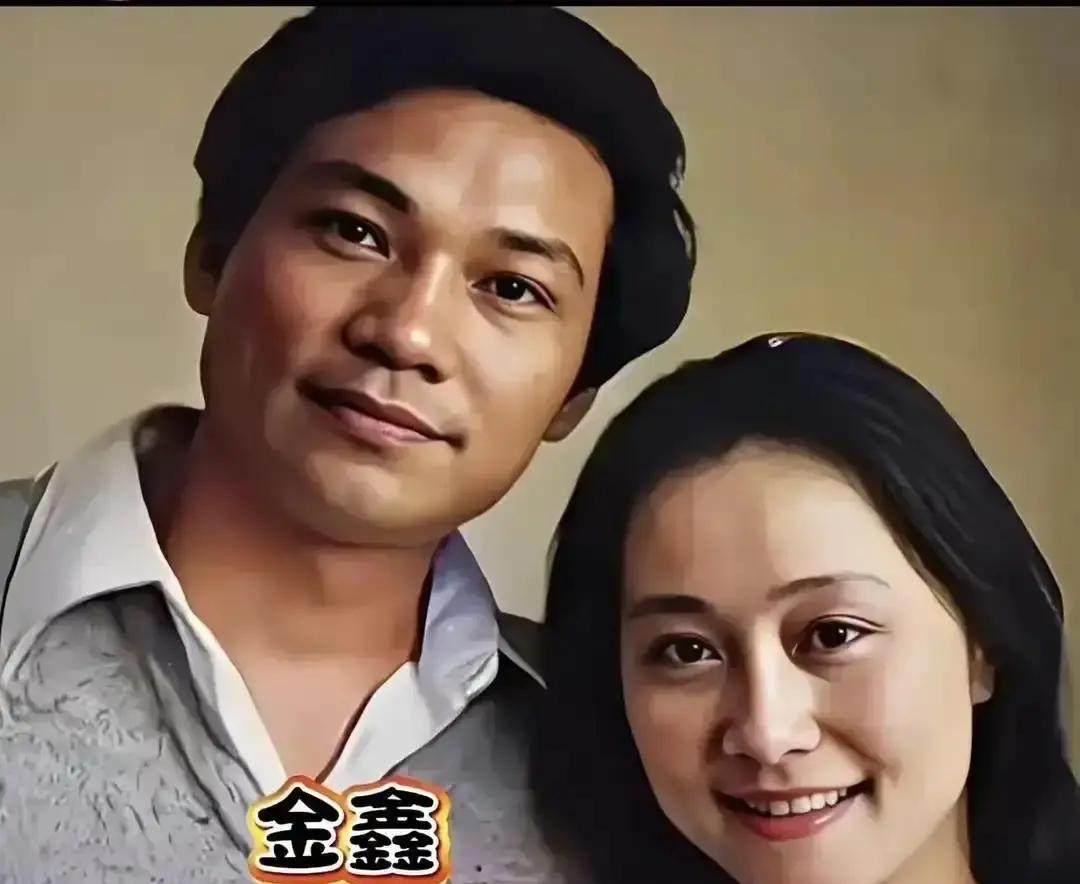 菜市场里，影帝在挑西红柿。杜宪指着芹菜，陈道明一手拎满塑料袋。没有保镖，没有