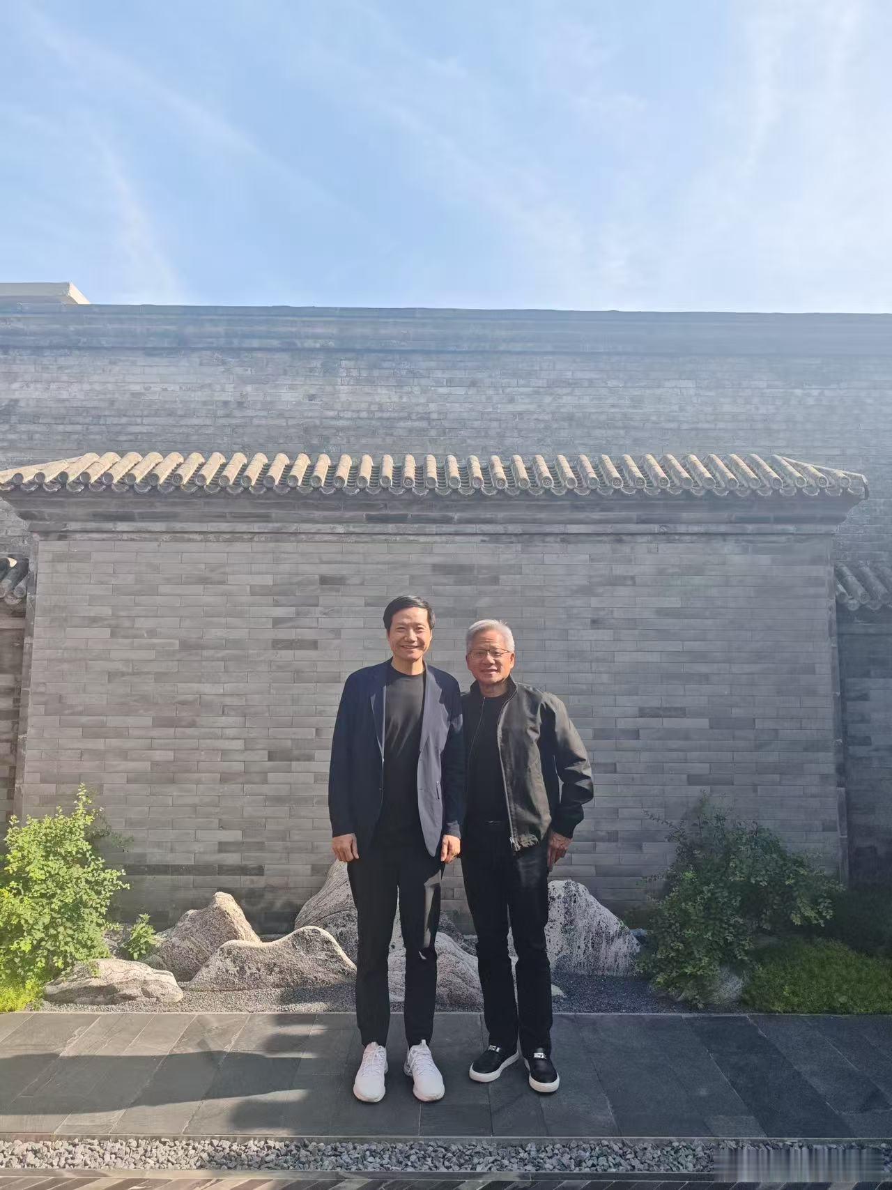 最近英伟达股价再创新高，黄仁勋上周就来北京了，估计会先见手机时代的老朋友雷军，目