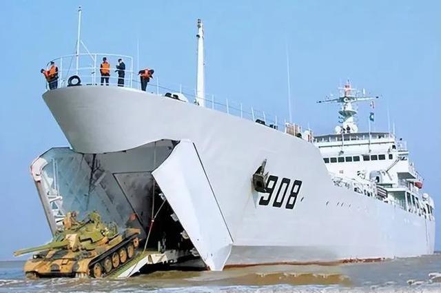 中国为何继续大量建造已过时的072A登陆舰？其实背后的原因很简单：作为中国人