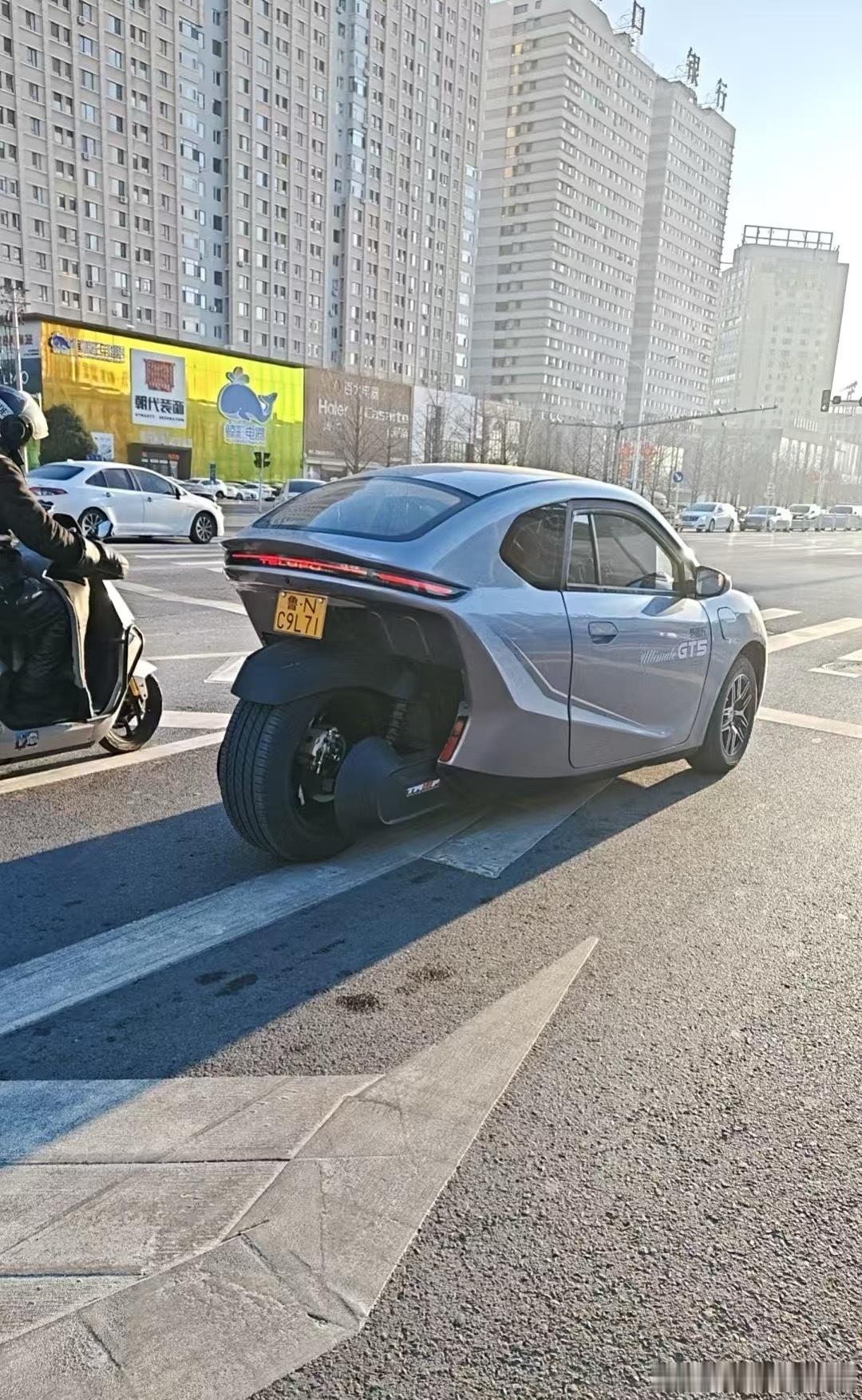 这什么车，这么高级