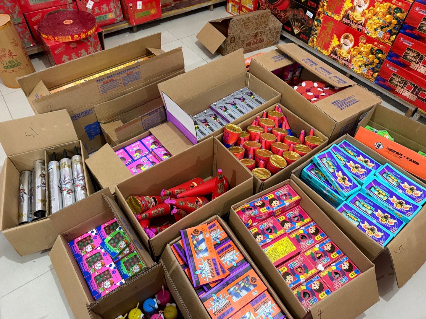 带劲啊，小时候买不起的鞭炮，长大了都得买回来