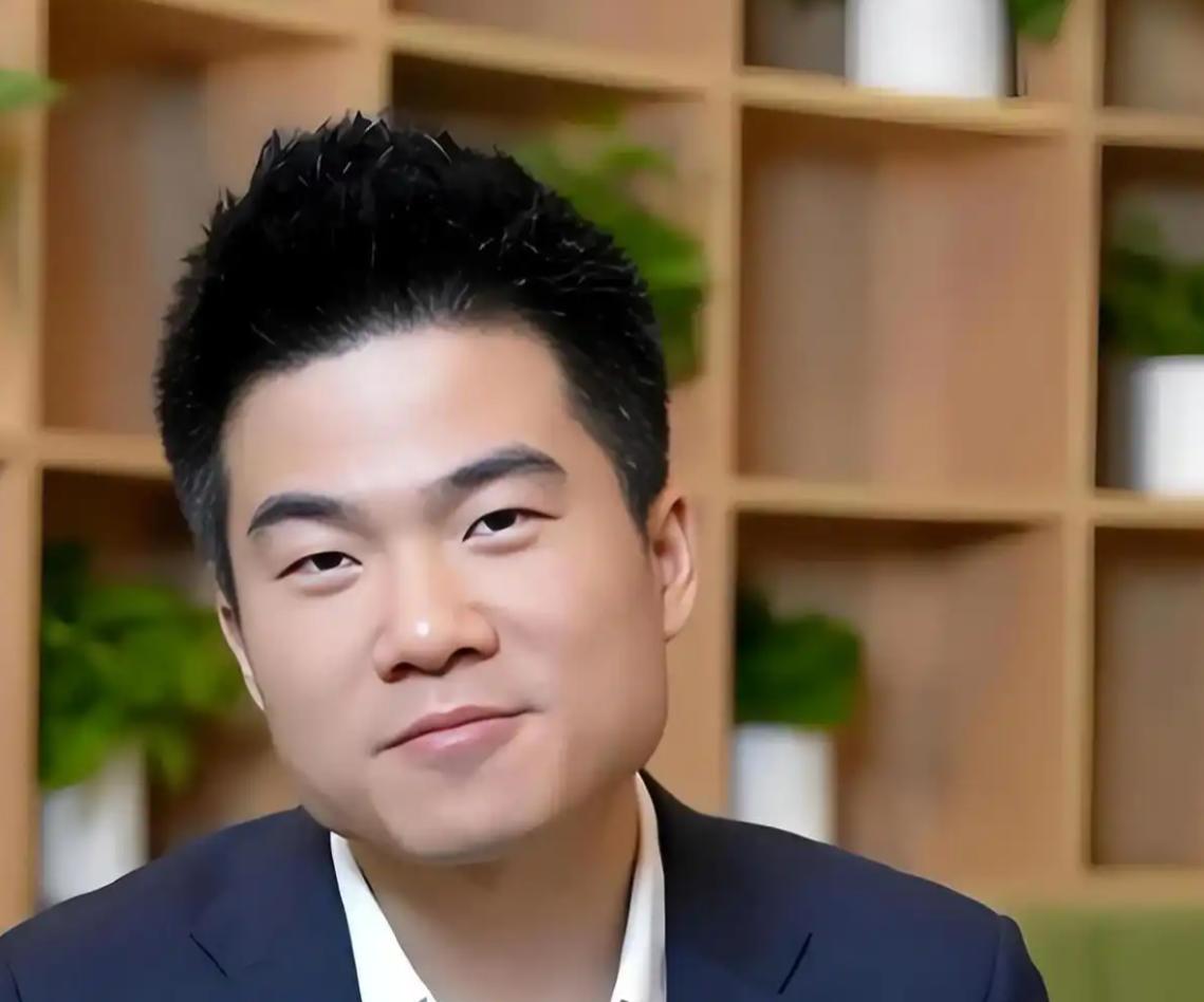 为啥优秀的人都扎堆往董宇辉身边凑？其实是眼光正的人都聚一块了现在让人佩服