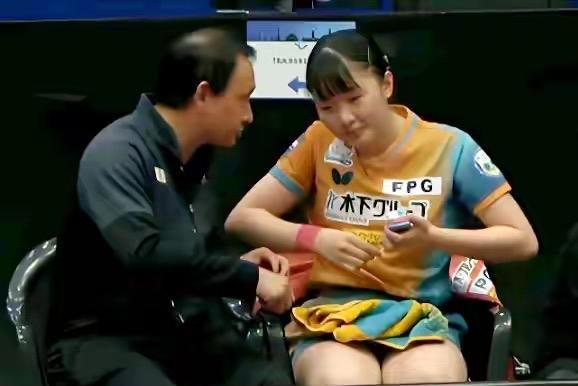 张本美和在父亲的指导下如愿以偿夺得双冠，4:2战胜郑伊静夺得女单冠军，同时拿到4