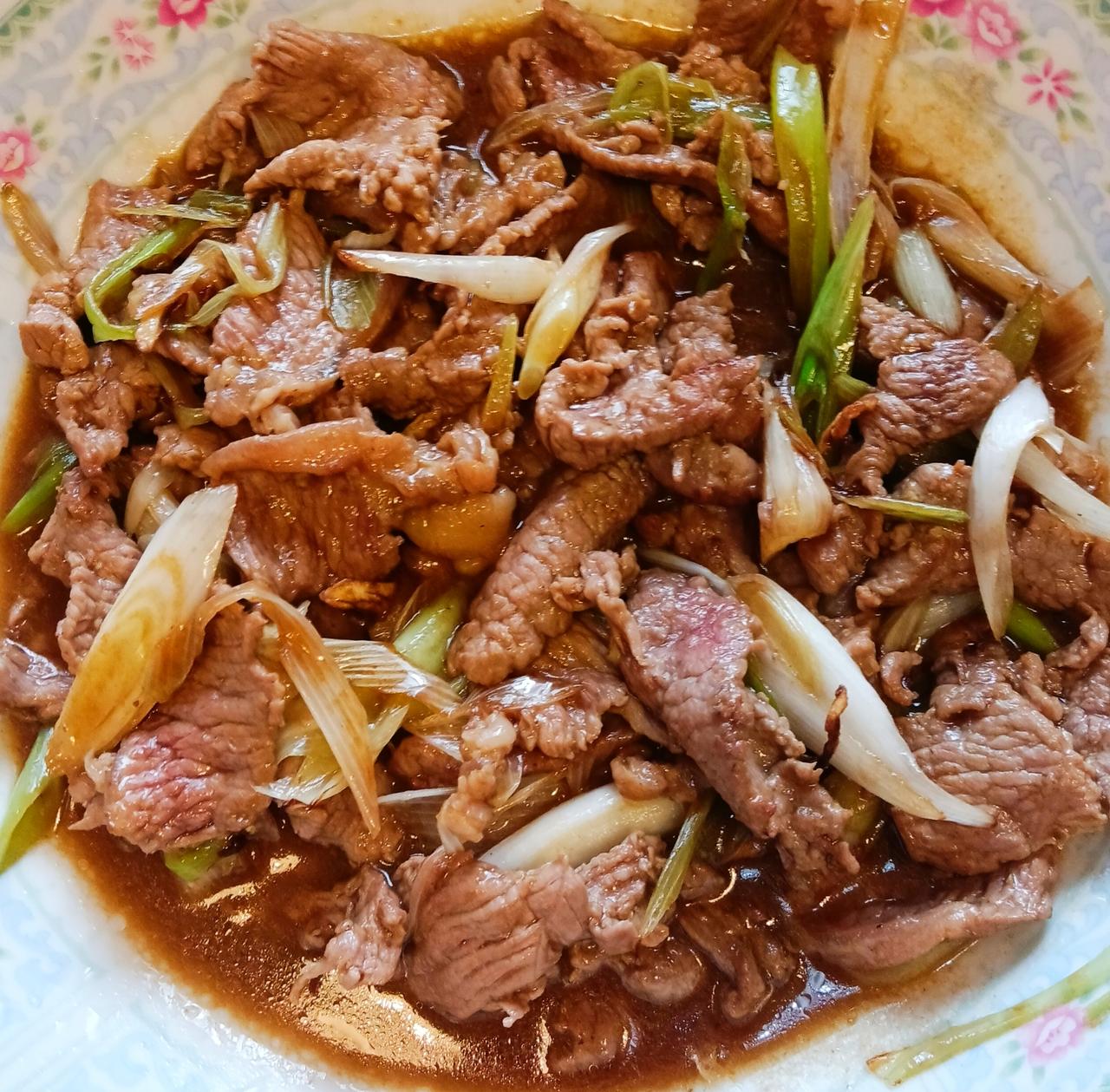 孙子回来啦！老伴激动得一整晚都没睡好，天刚亮就去早市，买了孙子点名要吃的羊肉、排