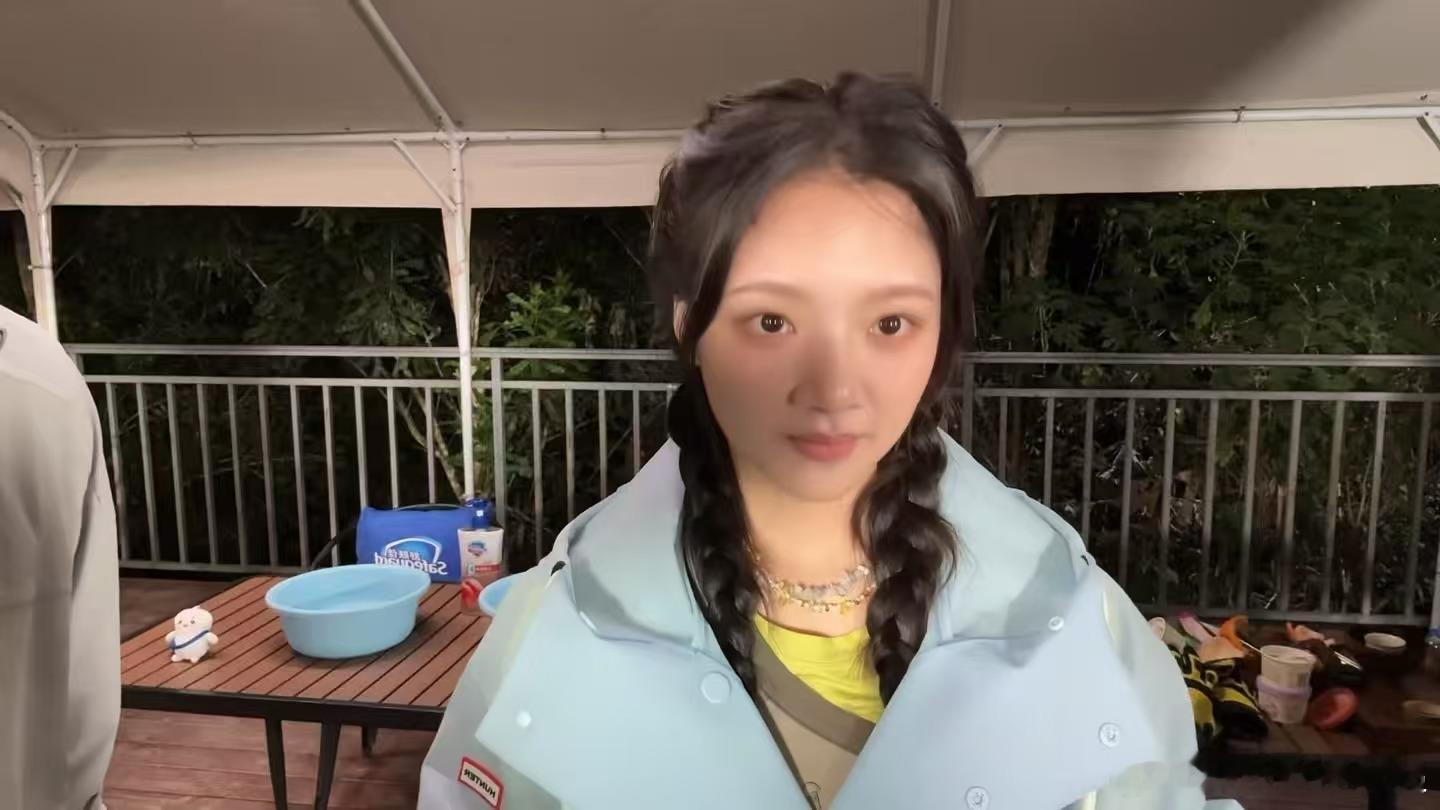 任敏吃的蚂蚁是柠檬味儿的任敏吃蚂蚁本来觉得吃蚂蚁已经很厉害了，结果任敏吃的还是