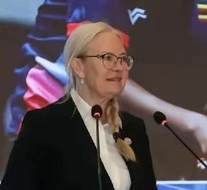 澳门冠军赛抽签，要说纯是随机，实在很难让人信服。女单派四位运动员，两对同