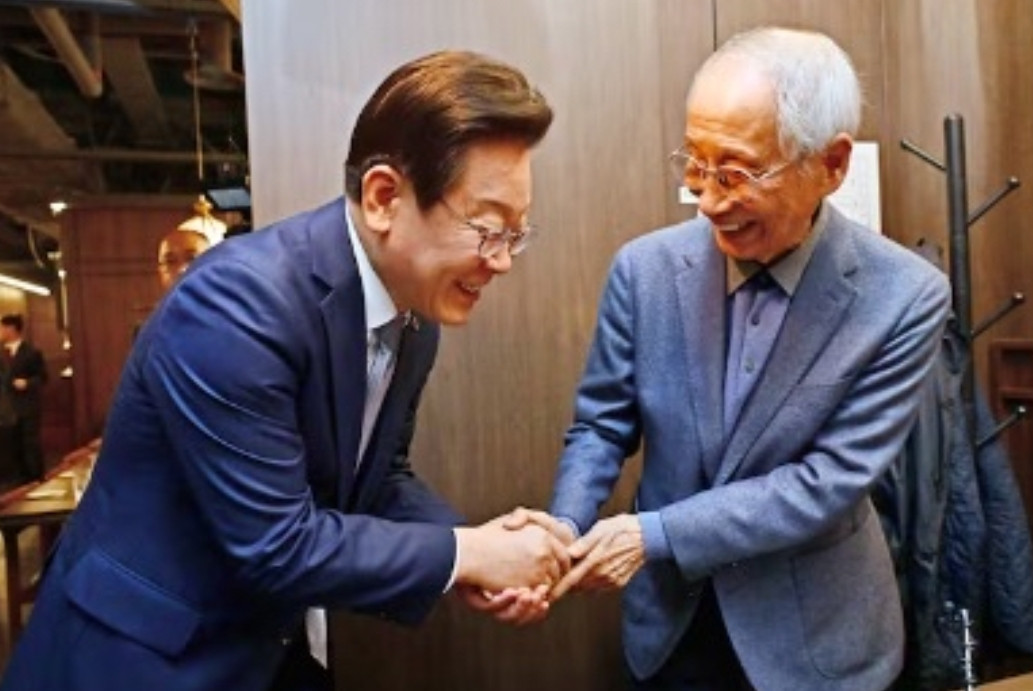 李在明宣布聘请“保守派智囊”尹汝珍出任共同民主党大选常任选举对策委员长4月2