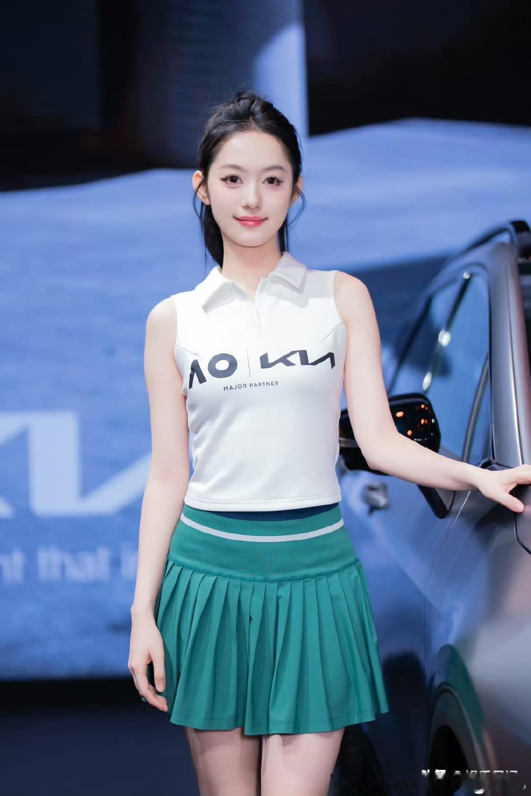 美女车模炭烧小冰块