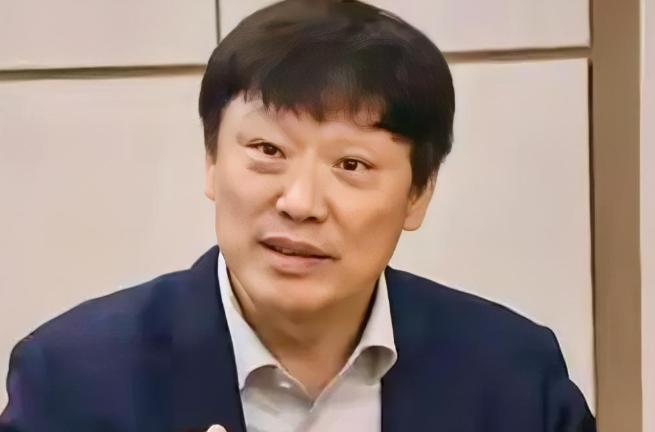 胡锡进8月15日晚上突然发文，盯上了互联网上一个越来越明显的现象：公开举报、网上