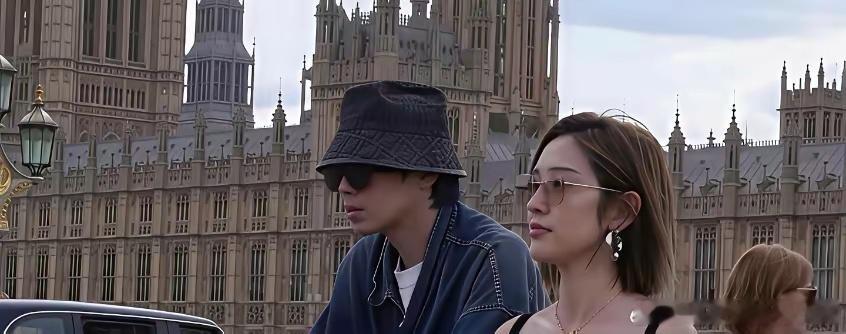 张若昀夫妇在国外遛娃，好帅好美一家！