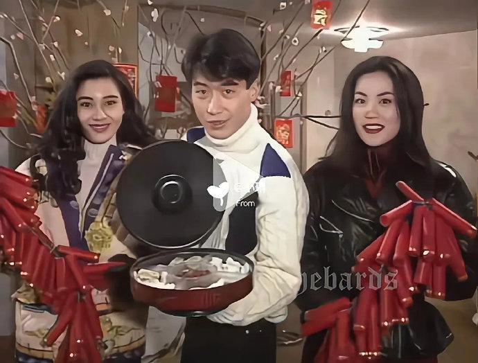 王菲和李嘉欣合照，颜值居然不输李嘉欣，王菲其实很美，是那种英气的美，她真是老