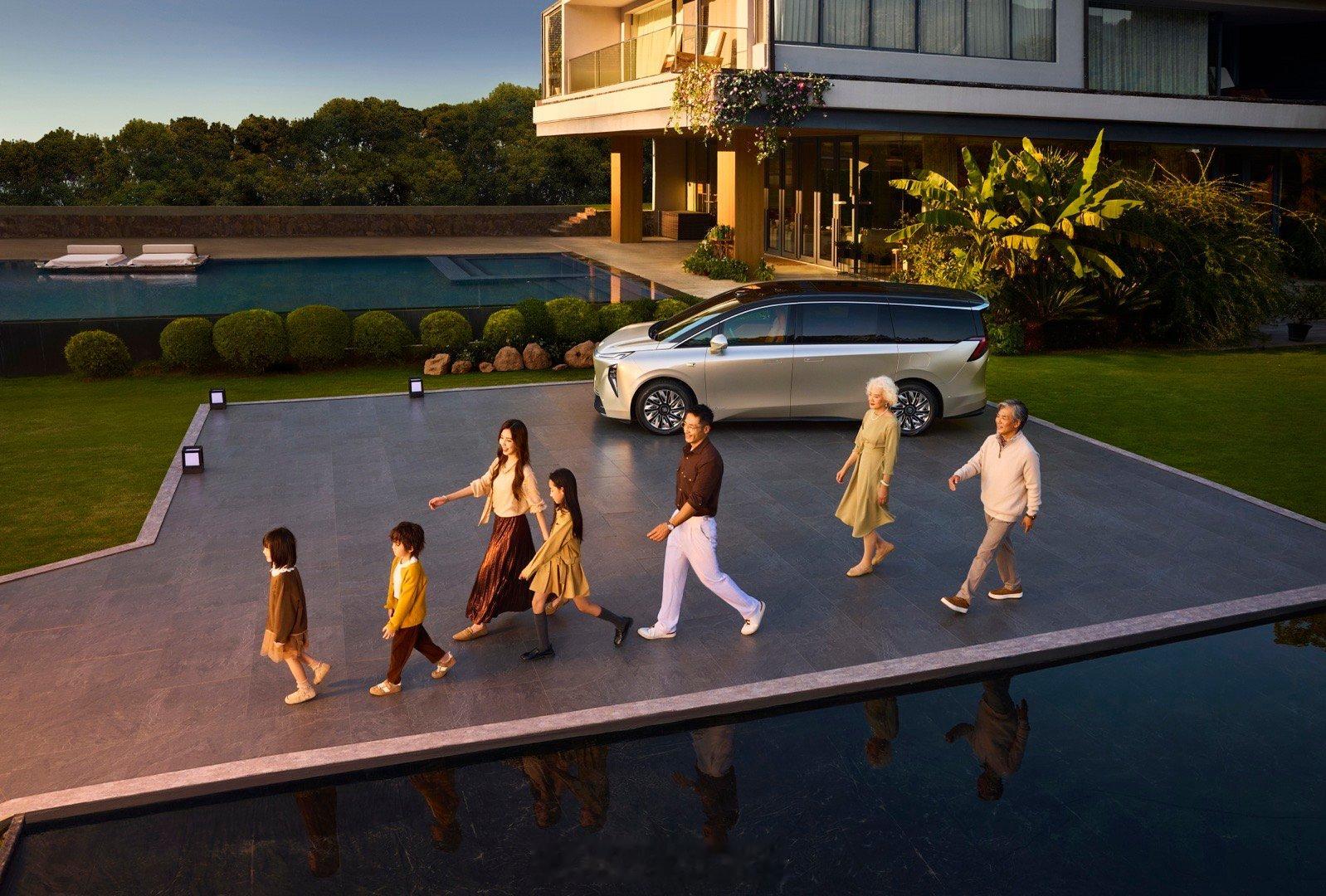 别克至境“世家”官图亮相,家族化的设计元素和细节延续着此前刚推出不久的至境L7。