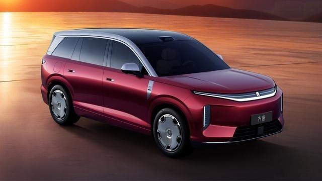 4月24日消息，比亚迪大唐EV、元PLUS汽车今天在北京车展亮相，其