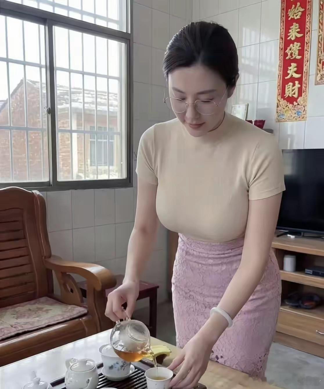 自拍眼镜微胖这样的身材真好