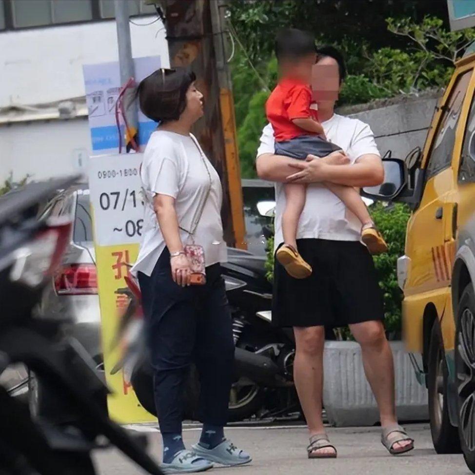 昔日S.H.E甜妹大变样，44岁Selina肚子比男友大彻底放弃身材管理了吗？[惊恐]​