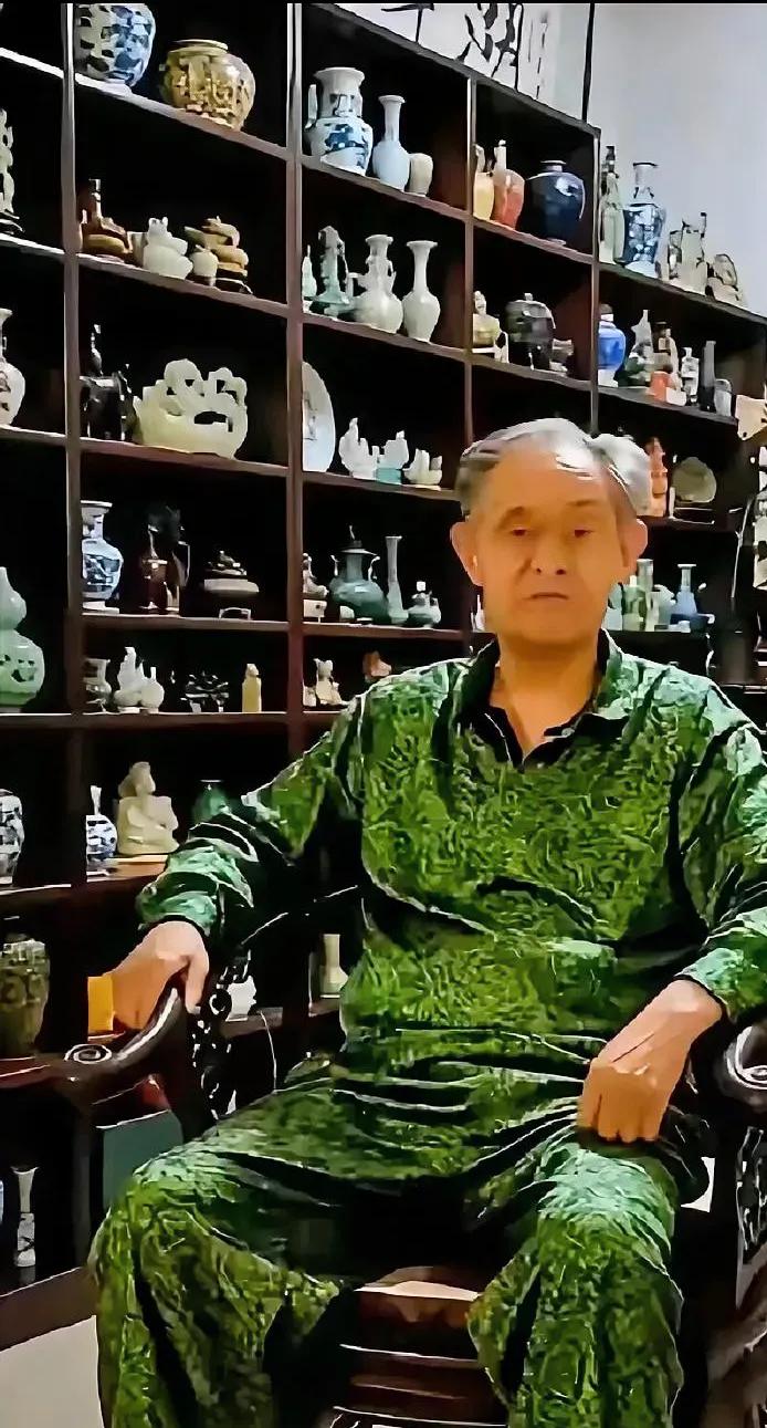 看看南京博物院前院长家这些古董数不胜数，好好查查是不是故宫一件我一件，再看这熟练