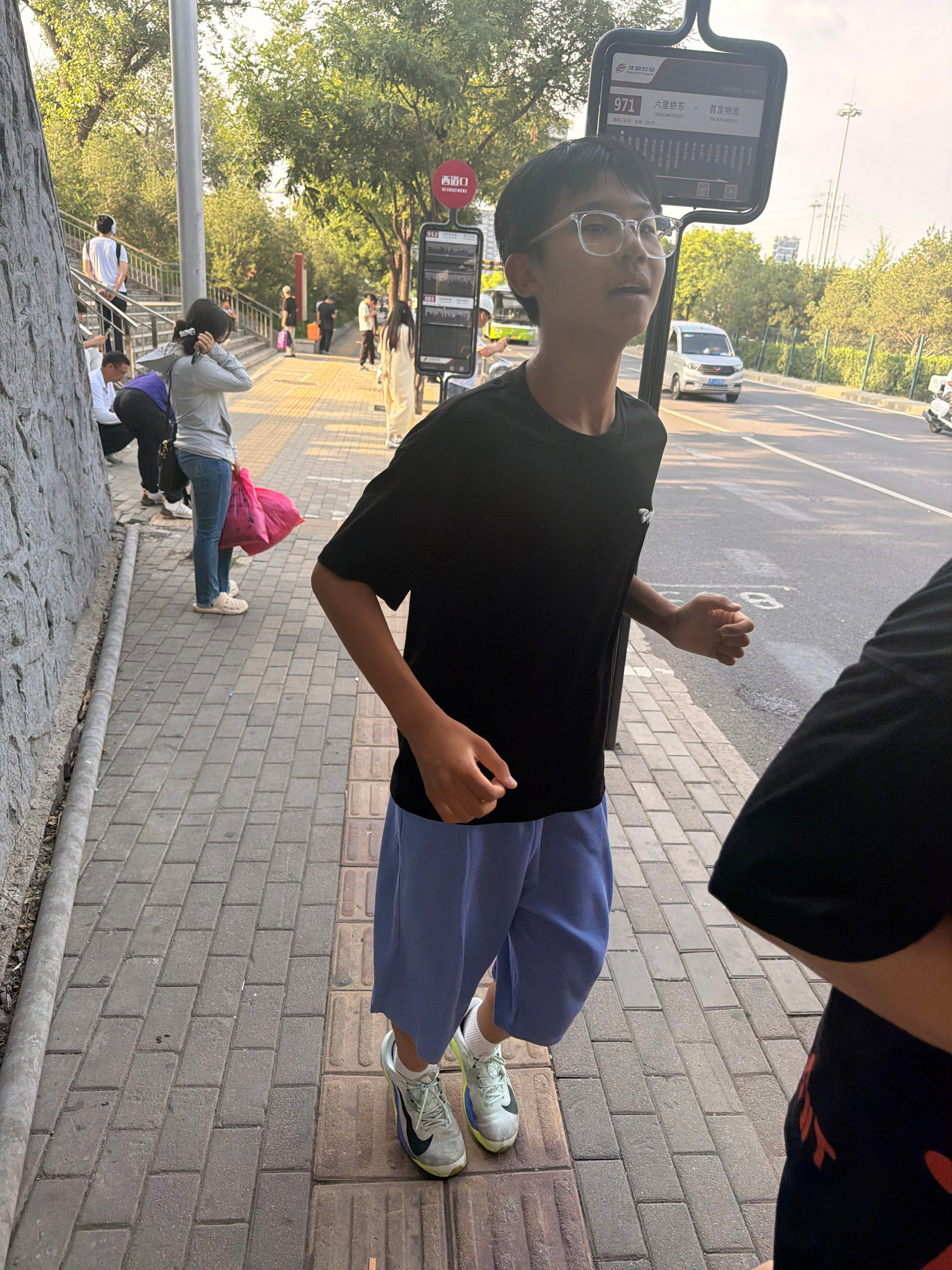 这个时间大太阳跑步太勇了