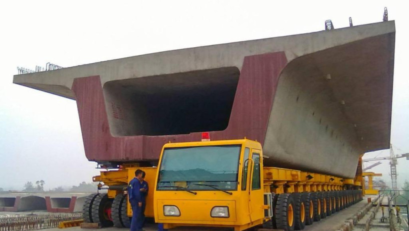 霸气 中国制900吨高铁运梁车 路都快被巨无霸压坏了!