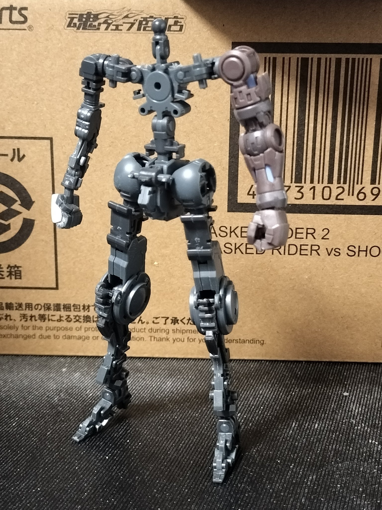 R4筋肉臂高达模型