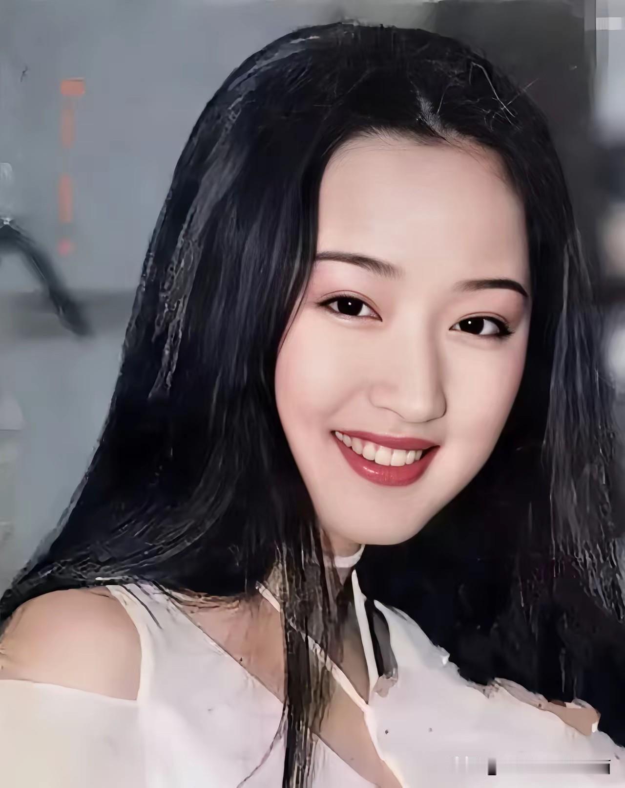 杨钰莹年轻的时候跟蒋勤勤年轻的时候，谁才是那个真正惊艳了时光美的大美女呢？年