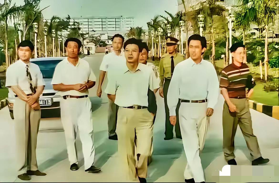 这是1995年，许总打工时的珍贵照片。当年，许总37岁，从钢铁厂辞职之后，南下