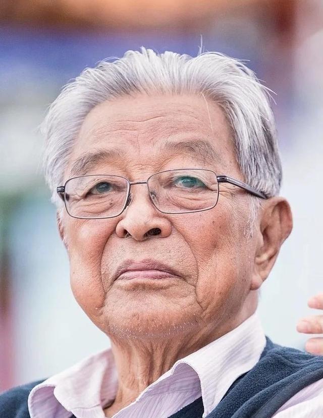 1999年，在云南省高院，褚时健进行最后的陈述：“说我受贿3630万人民币