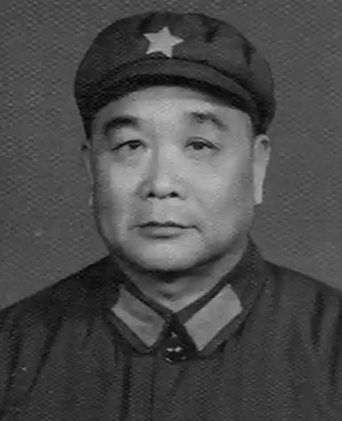 1950年，恩施军分区司令员王定烈乘车去剿匪，途中得知参谋在出发前打了电话，感觉