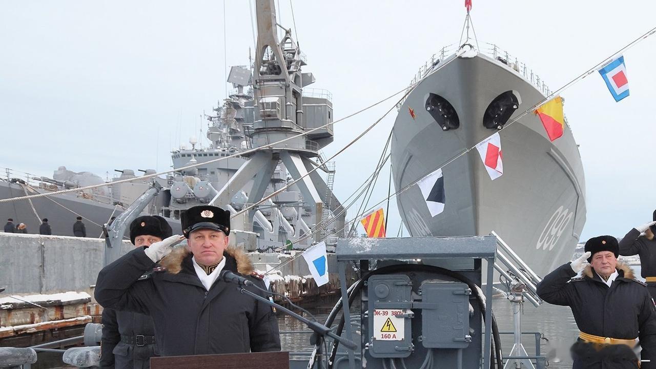 俄罗斯海军“彼得大帝”号核动力重型巡洋舰（北约称战列巡洋舰）近日在一个仪式中露面