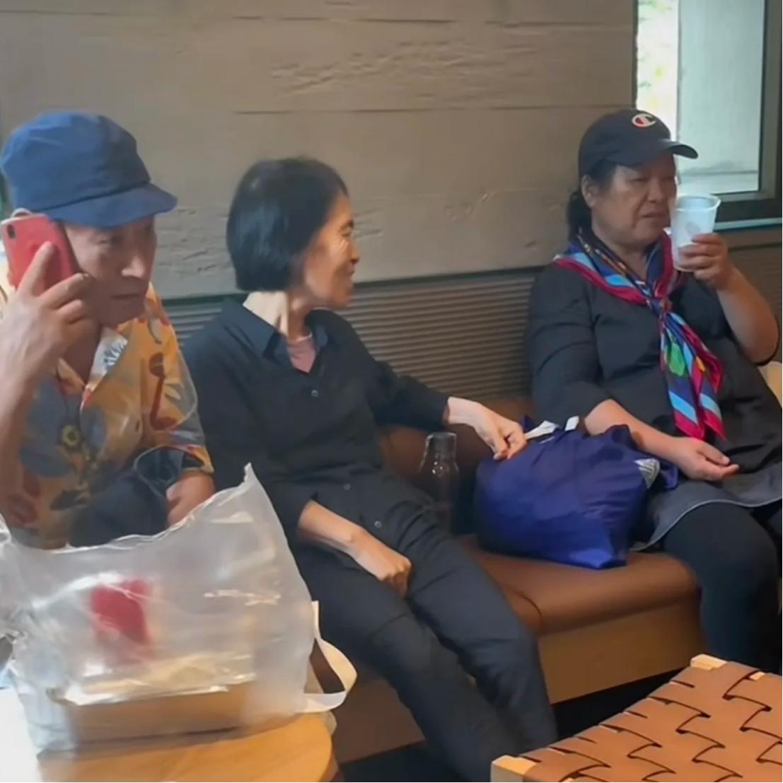 星巴克关空调“赶客”，老人、顾客和店员一起受罪，问题到底出在哪儿！ 麻烦看官