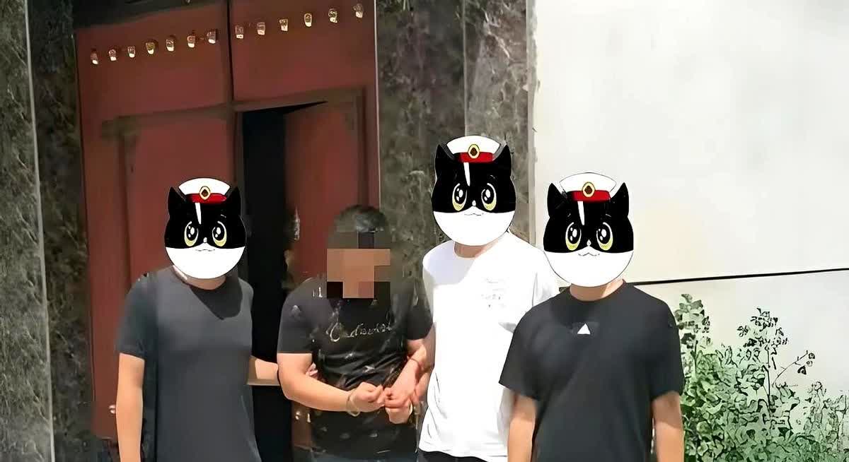 5月16日，成都警方在某城中村出租屋抓获诈骗嫌疑人刘某时，眼前的场景让人唏嘘：屋