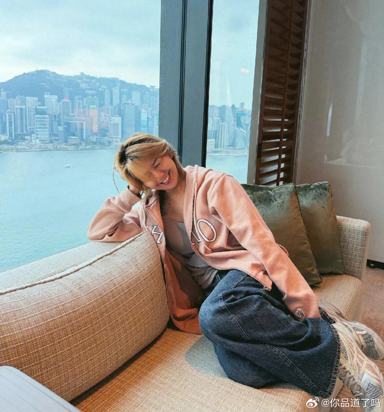 孙燕姿晒和家人在迪士尼玩，最近她在香港开演唱会，全家都陪着她！有一说一，孙燕姿绝