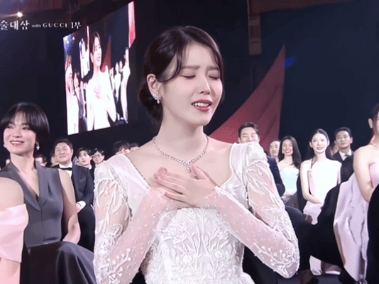 情头😘IU金宣虎笑​​​