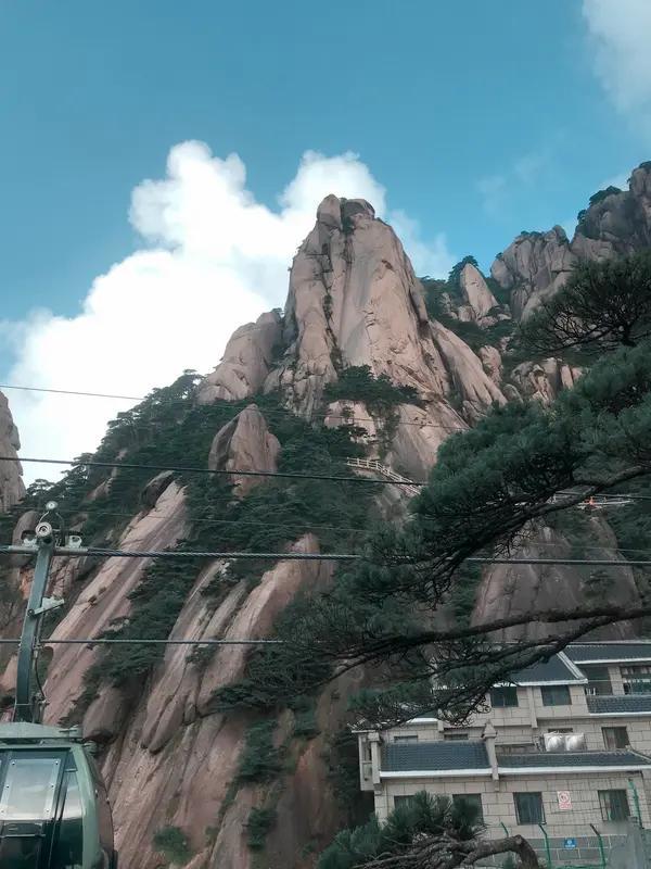 出发吧趁现在！我要去赴黄山杜鹃之约，还得带上华为记录美景。黄山风景区必须首冲