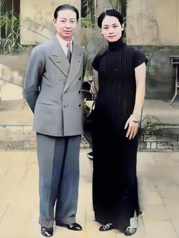 1921年，27岁的梅兰芳娶16岁的福芝芳，娶亲当晚，他没有入洞房，转身去了原配