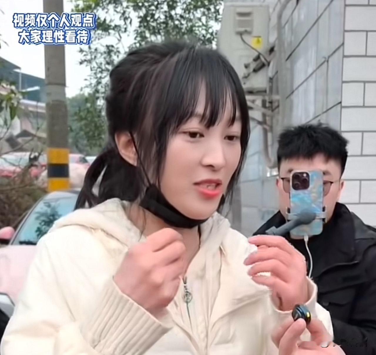 直播一小时损失上百万，讲的正是重庆女孩呆呆。1月24号晚，