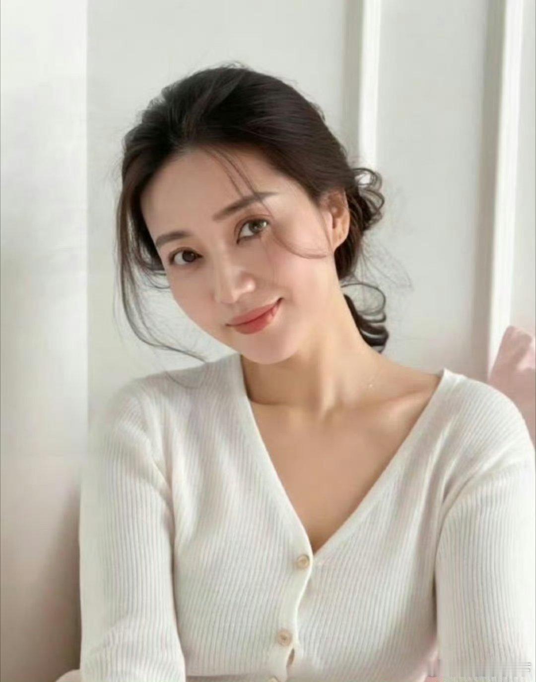 敢不敢打赌？？现实中99.99%的男人都喜欢这款的身材好、皮肤白、而且还有一张旺
