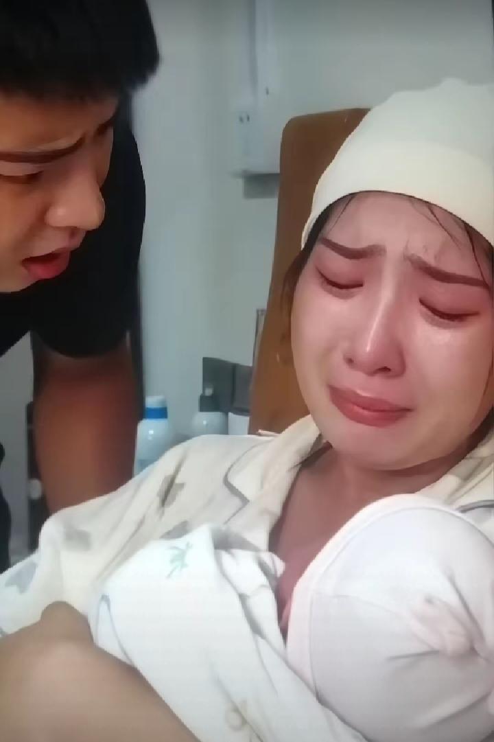 委屈巴巴!妻子前两胎生的都是闺女，第三胎生的又是闺女，丈夫气冲冲的说妻子，你就会