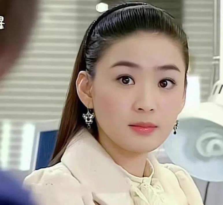 #洪小铃产后首次露面#近日，曾在《放羊的星星》《倾世皇妃》等影视作品中留下经典