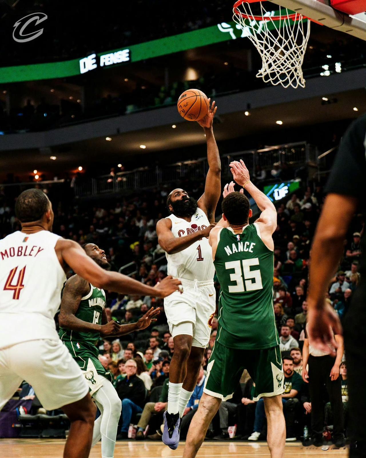 来自队友的绝对认可！莫布利谈哈登：“我跟哈登的配合越来越默契。”“我喜欢