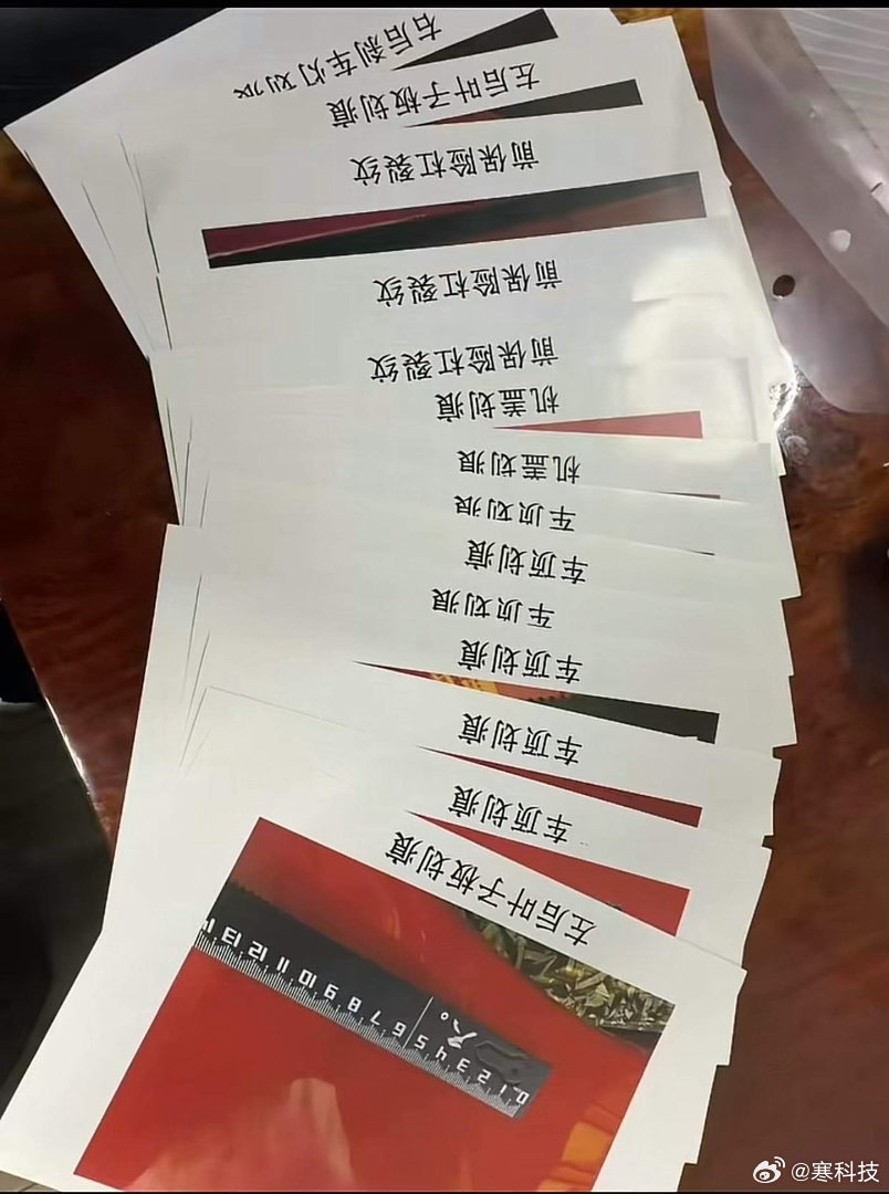 昆明一哥们360万的法拉利停路边，人出差去了，回来翻监控差点气晕——几个小孩拿棍