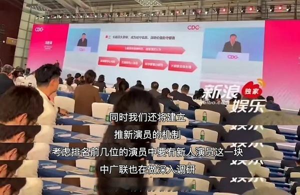 一边说不要在意番位，一边硬性规定领衔主演特别出演这些，一边让大家不要在意顺序，一