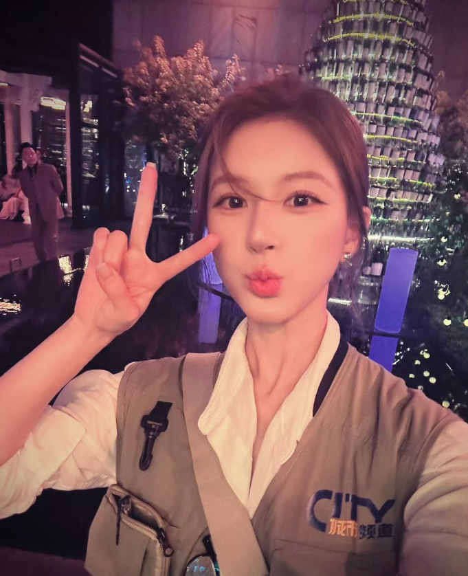 这个世界是乱的，而你干干净净，悬在我的心